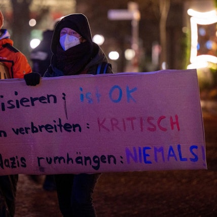 Corona Maßnahmen DPA 020122