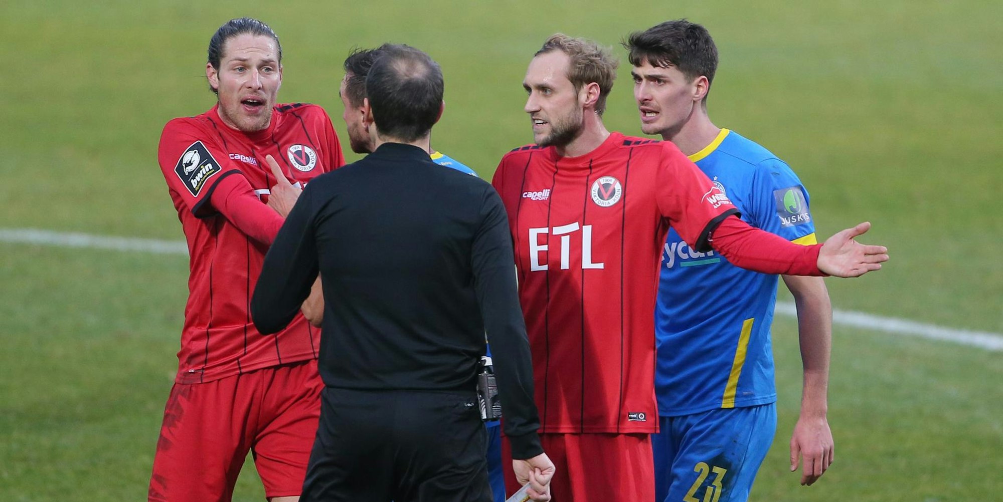 53DEC266-7716-44F3-BA01-55D5B660C1C6