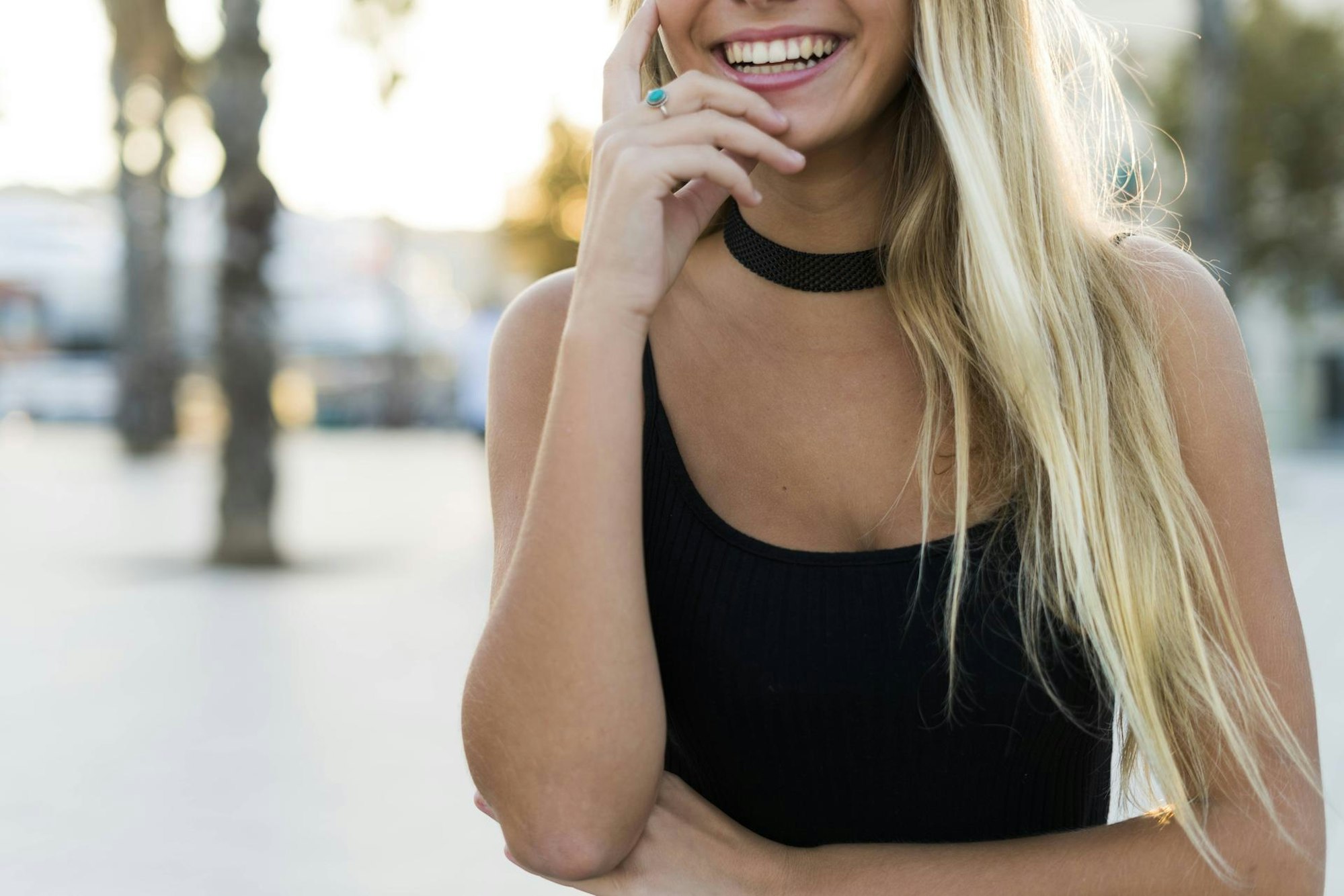 Online-Dating_Frau_Dekollete