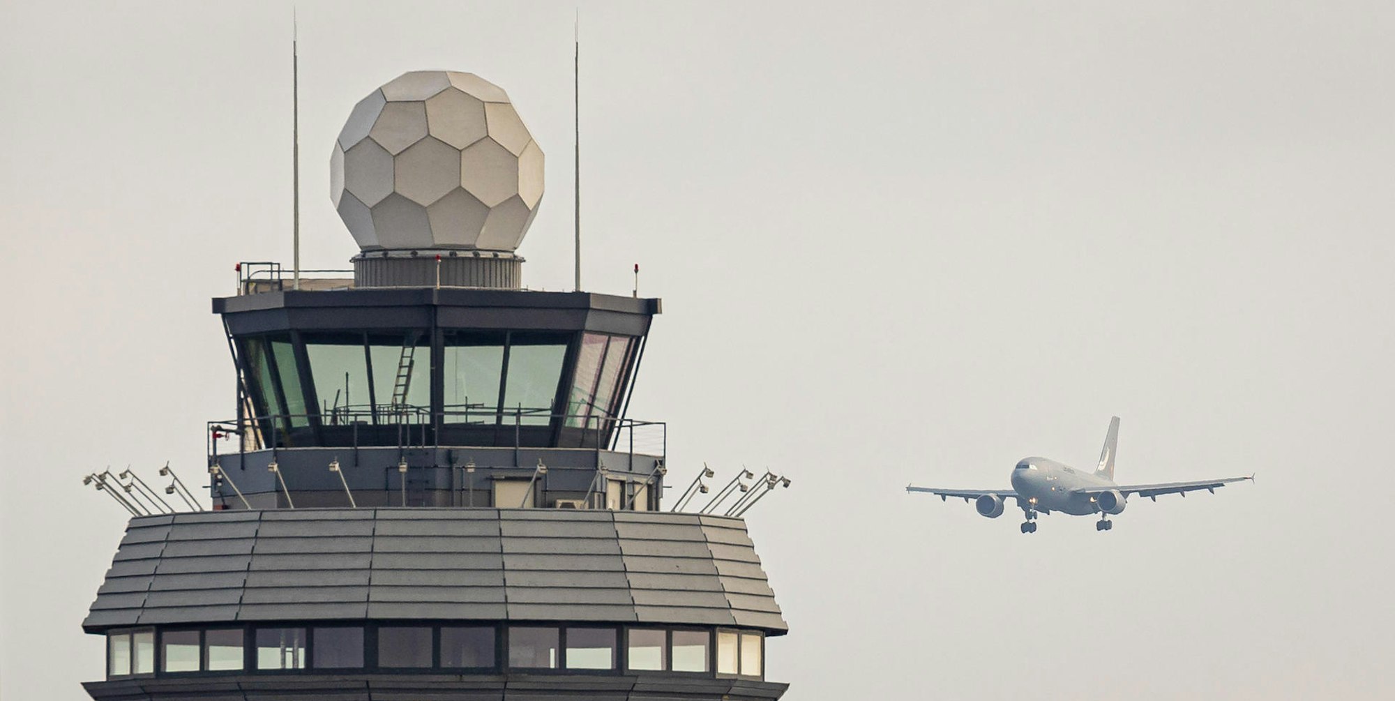 Flughafen Luftraum Symbol DPA 041122