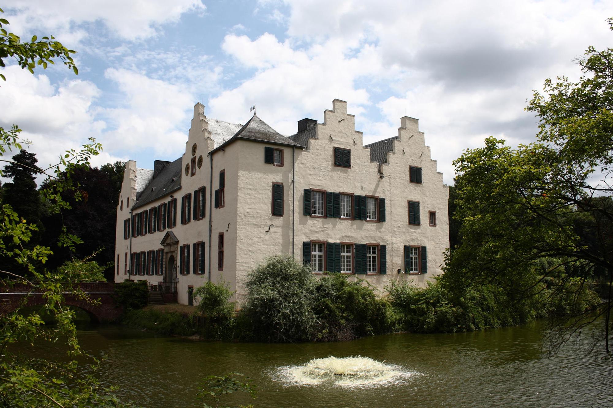 Burg Heimerzheim Wiki Reinhardhauke CC 4.0