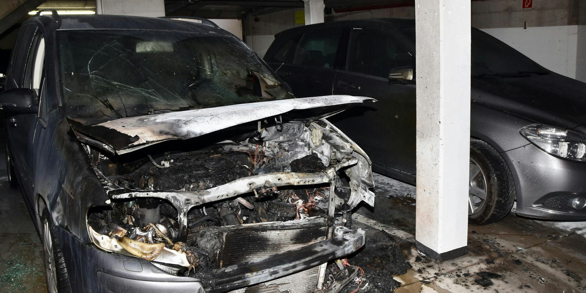 Das Auto brannte völlig aus