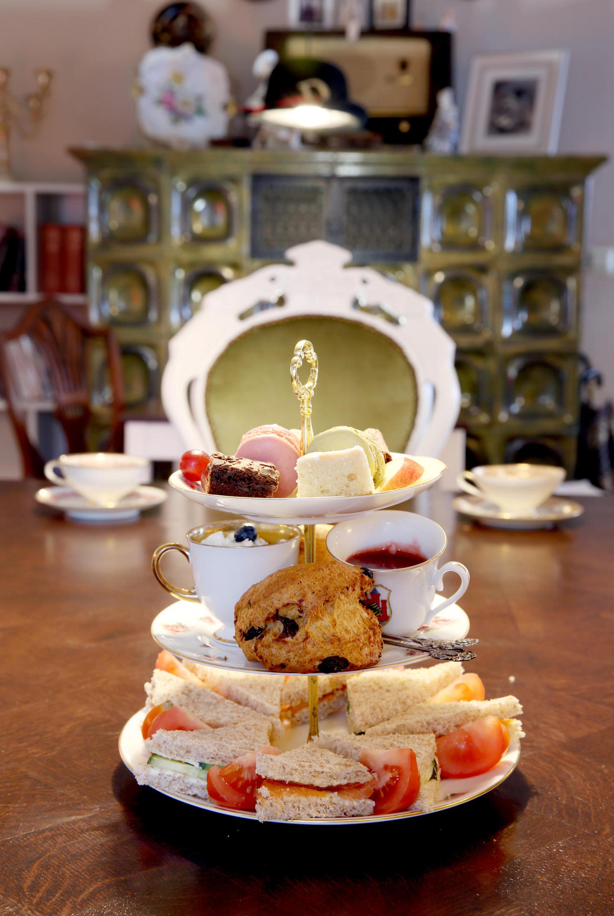daisy etagere