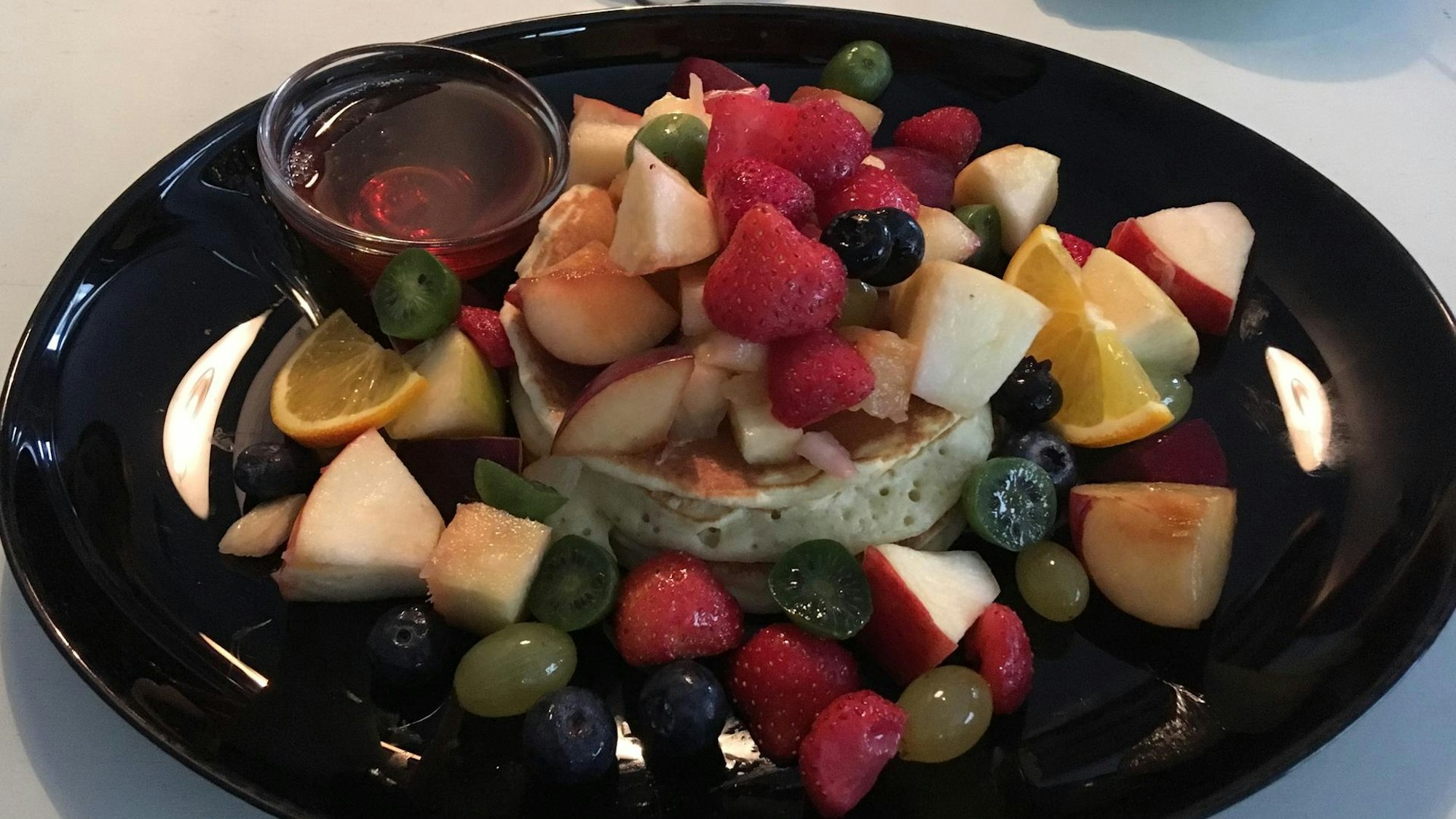 Viele Früchte auf dem Pancake im Hinz und Kunz in Köln.