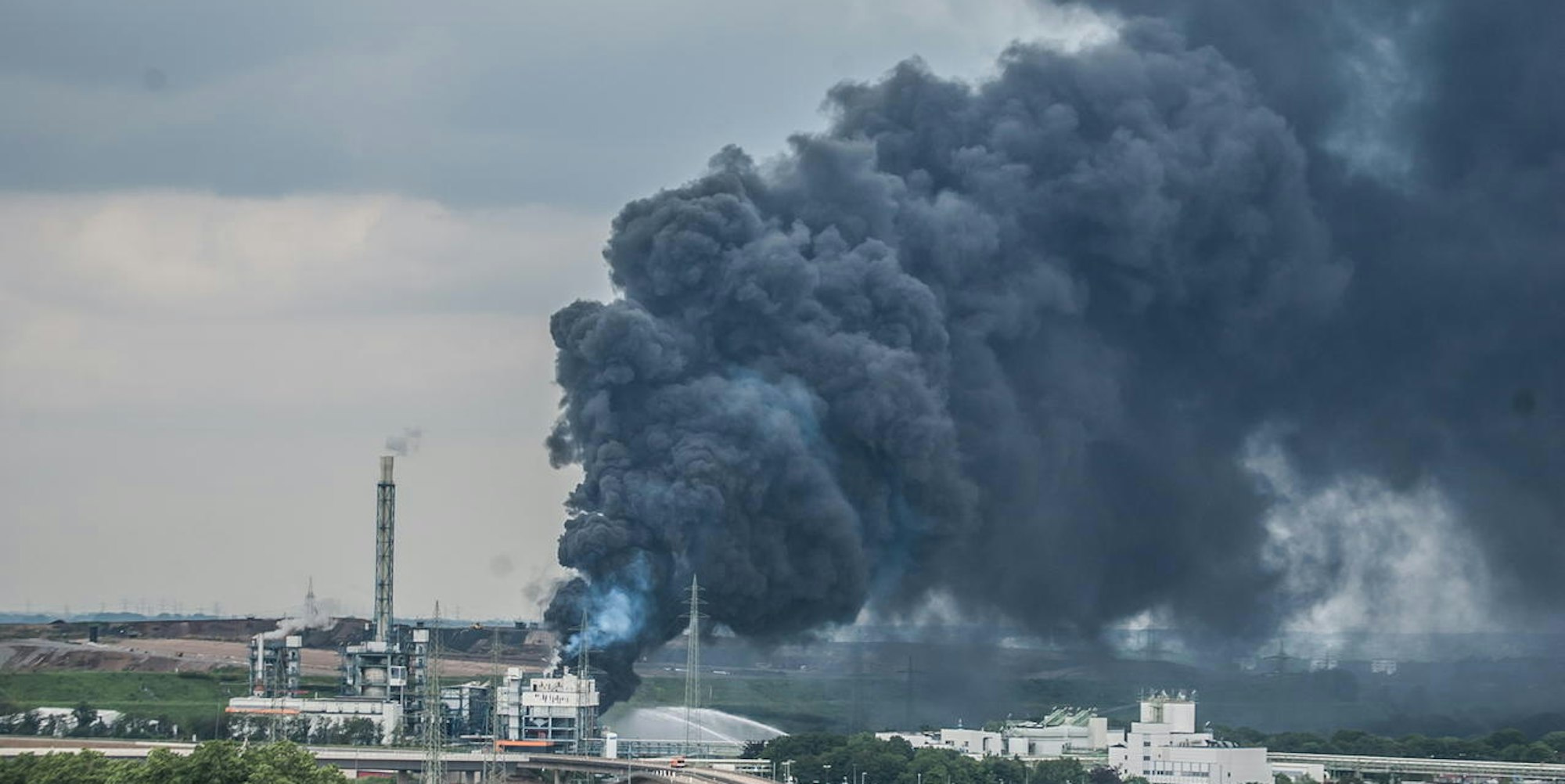 EXPLOSION_SONDERMUELLVERBRENNUNG_RLE_Leverkusen07272021A