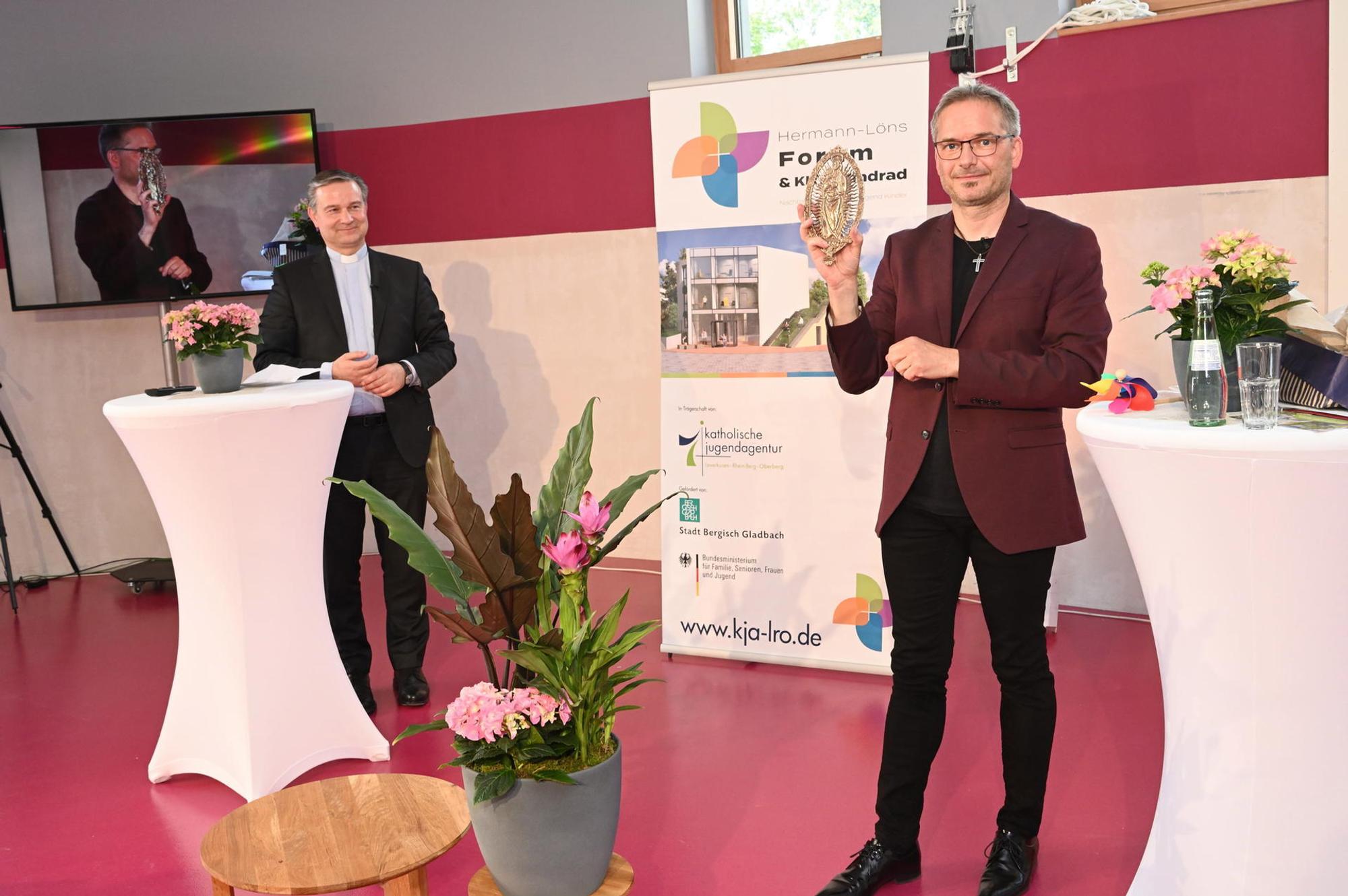 Stadtteilhaus Hand 1