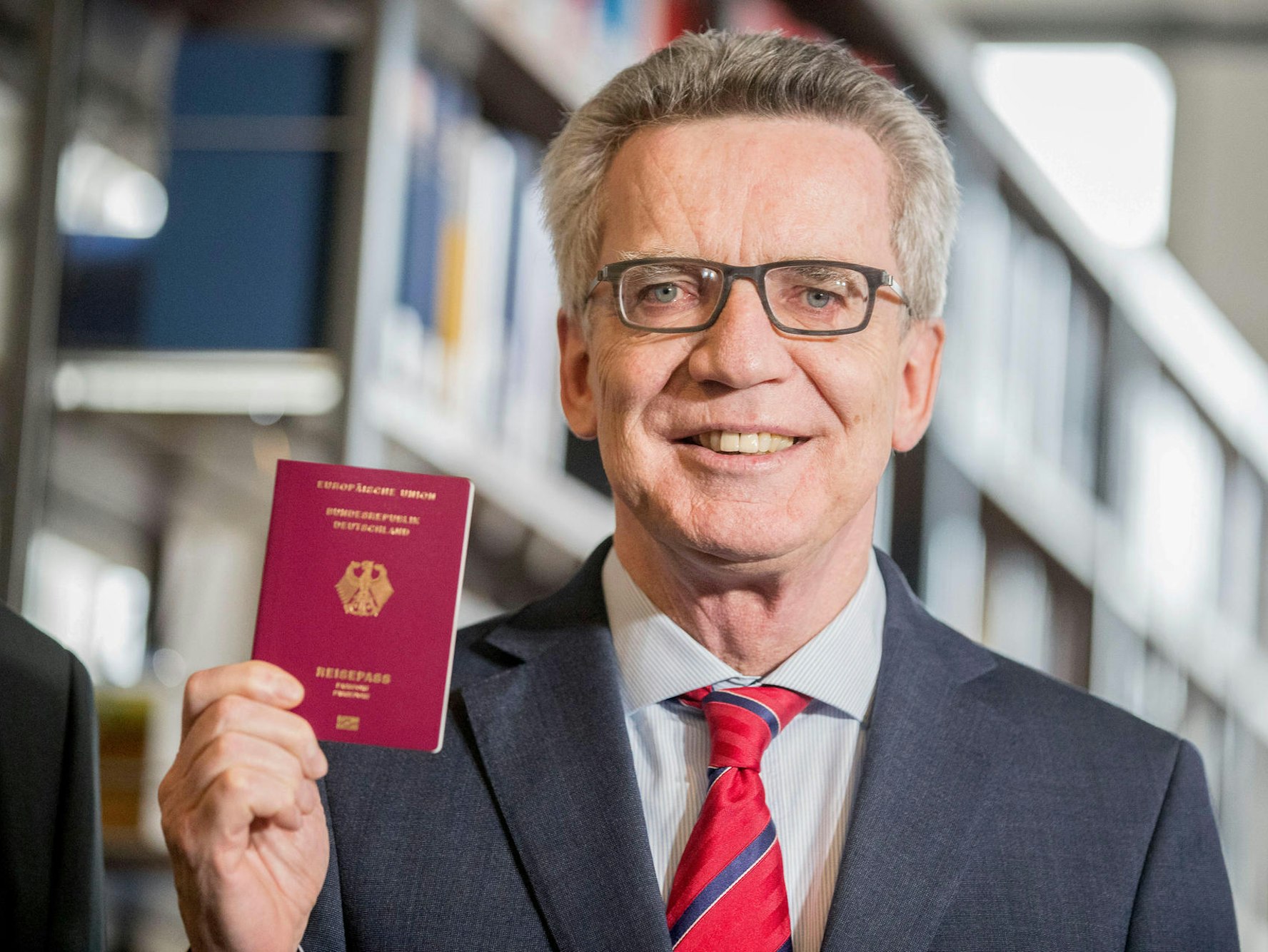 Neuer Reisepass Thomas de Maiziere