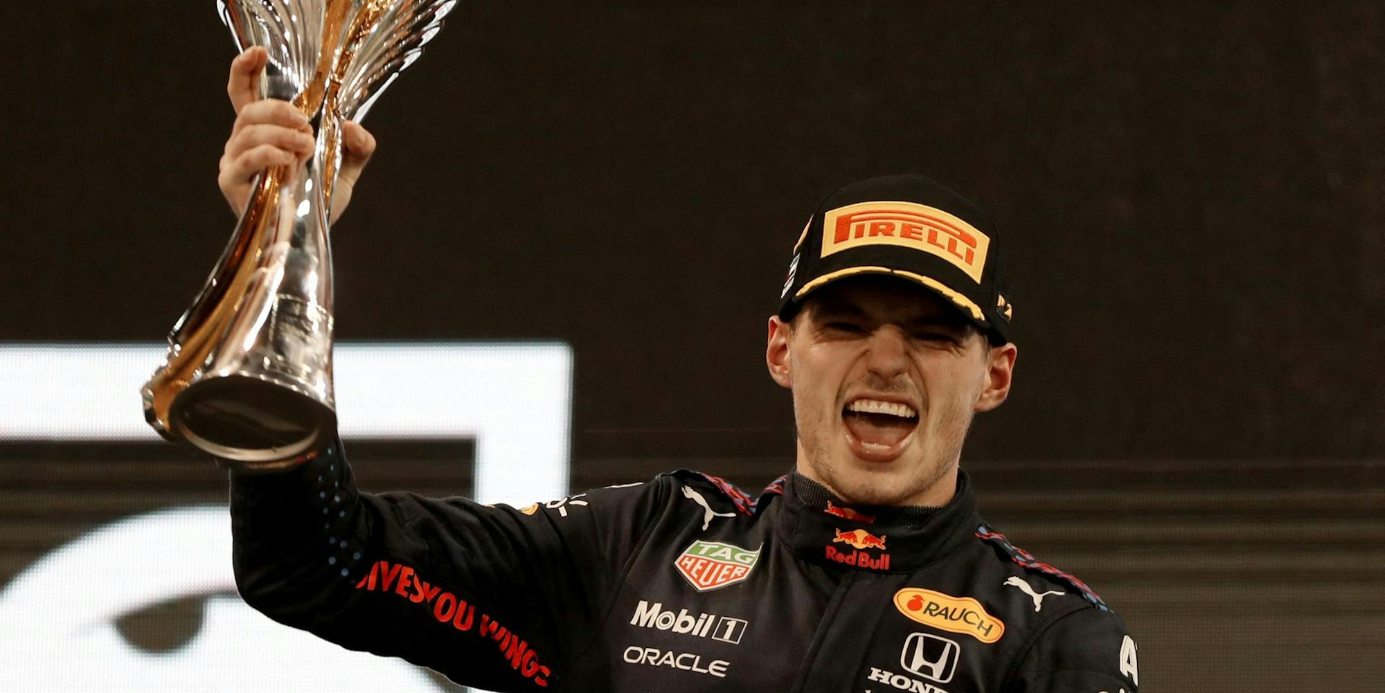Verstappen mit Pokal