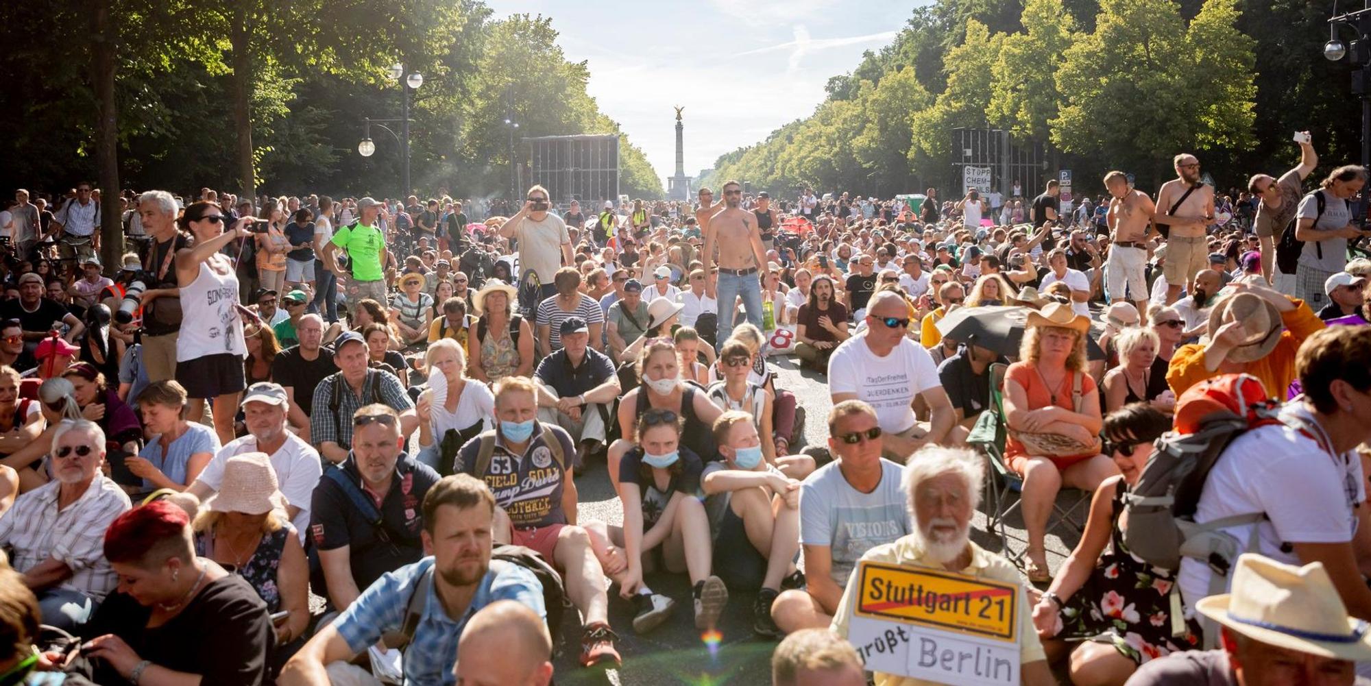 Demo Berlin sitzend