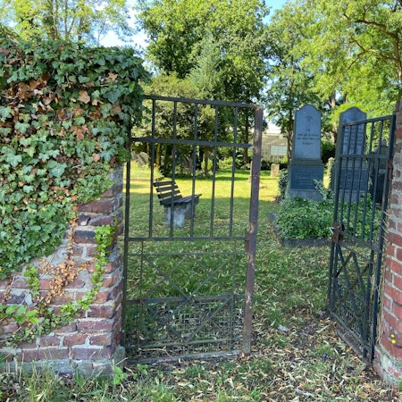 20220628-ker-aj-12j-mittags-Friedhof-12