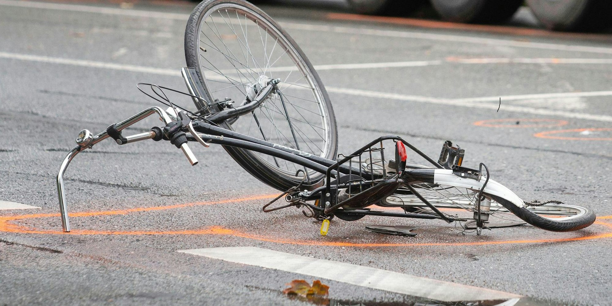 Radfahrer Unfall Symbol 061119