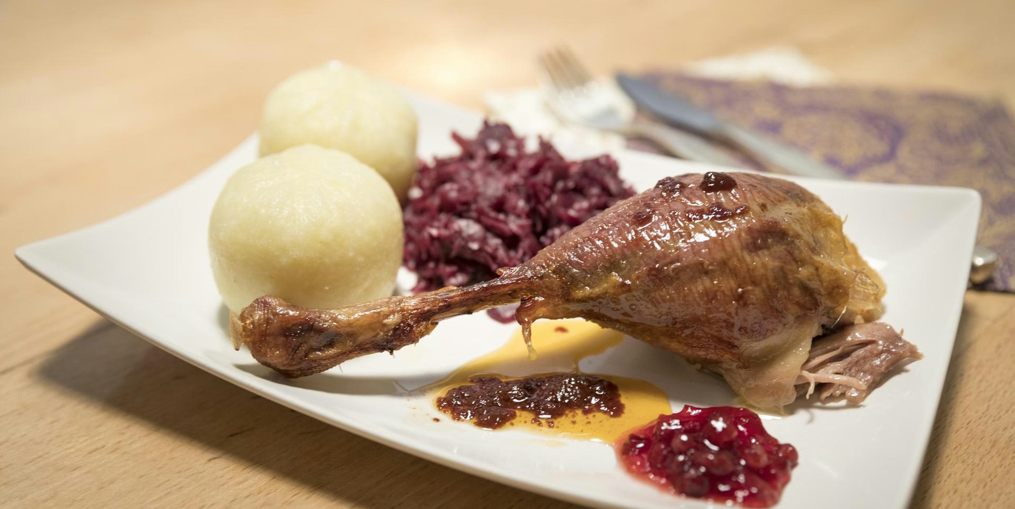 Gänsebraten Knödel Rotkohl