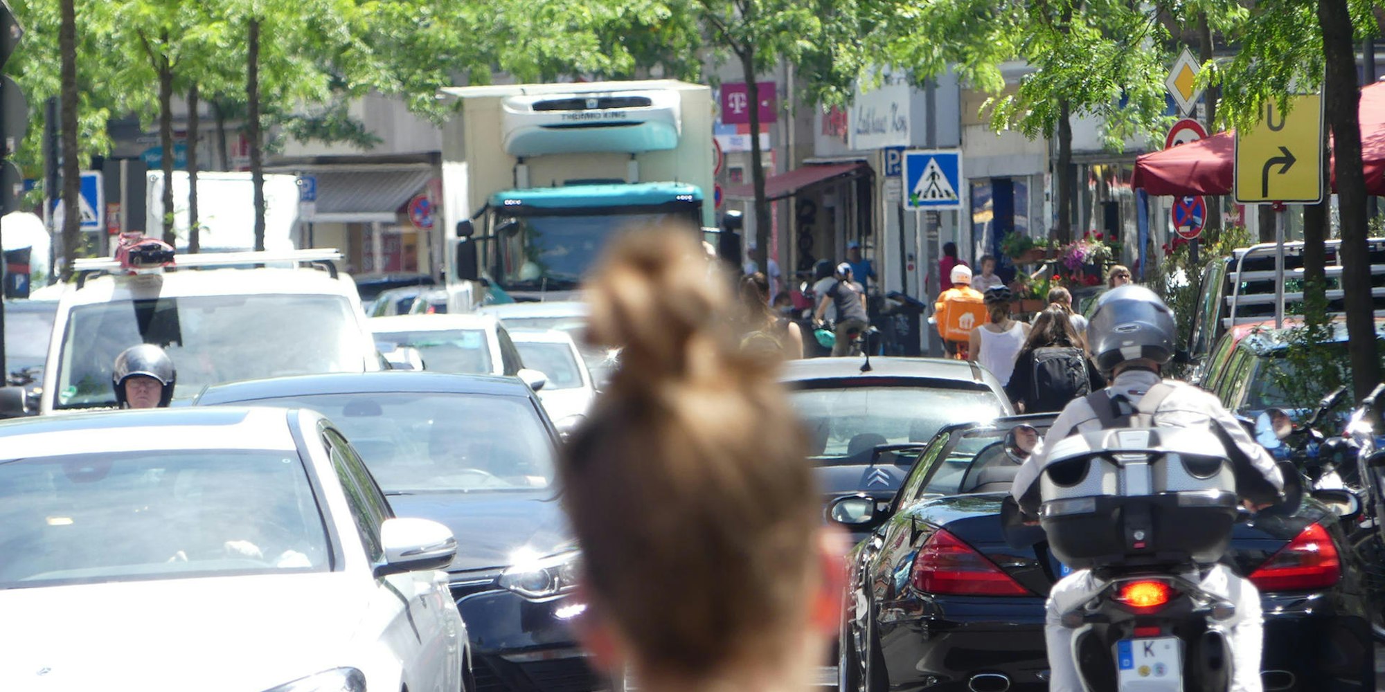 roes-venloer-str-verkehr-001