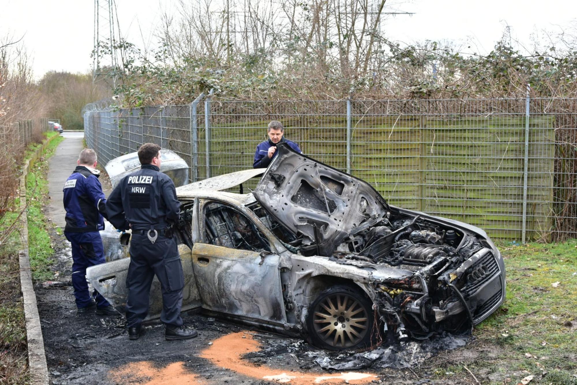 Brennendes Fluchtauto