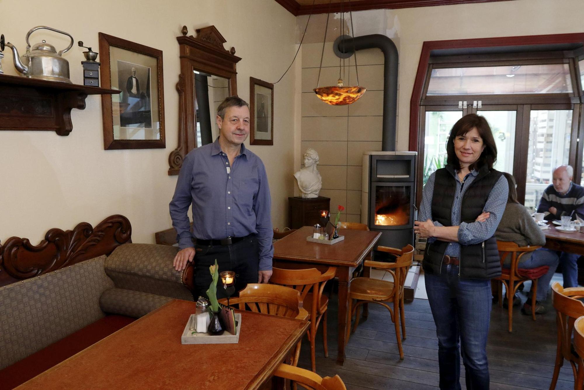 Franz und Ingrid Lauer Kommödchen