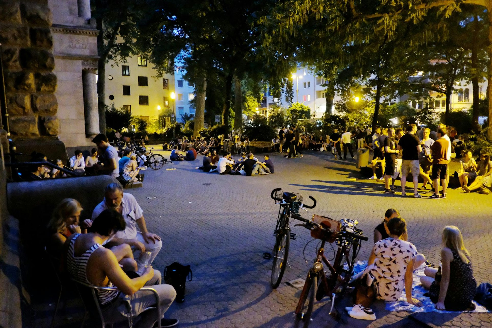 Party Brüsseler Platz