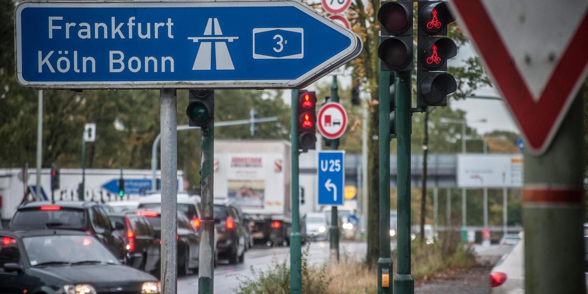 autobahn-autoverkehr_RLE_leverkusen_10212021ALF_2471