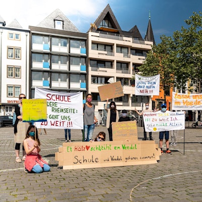 27042020_AR_Elterndemo_Heumarkt_FOS1-2