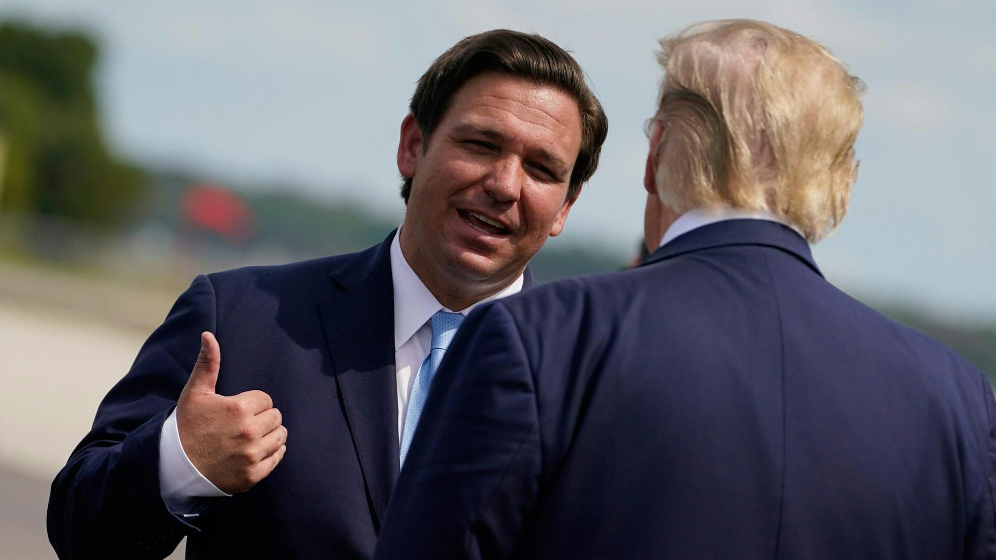 Ron DeSantis mit dem Ex-Präsidenten Donald Trump.