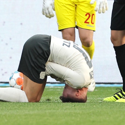 Wirtz krümmt sich am Boden