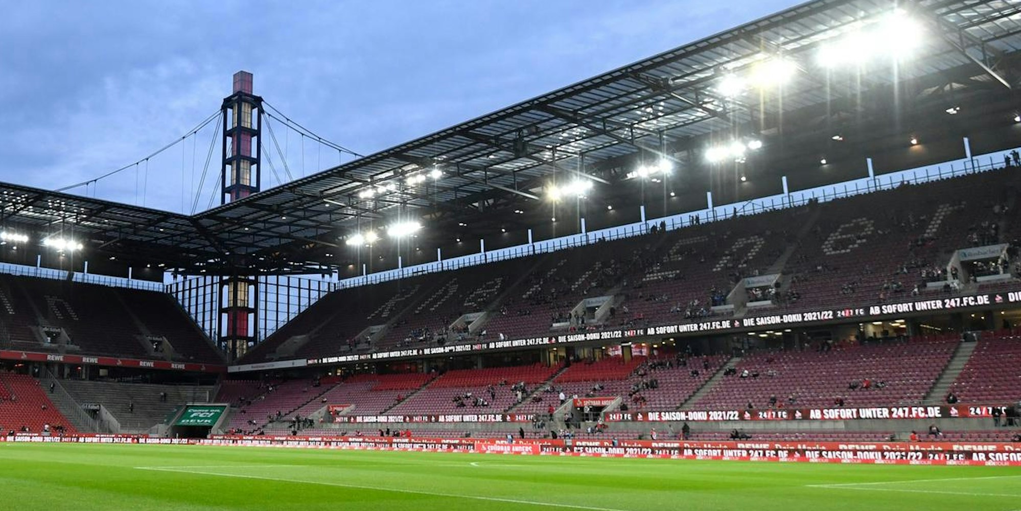 Flutlicht Rheinenergie-Stadion