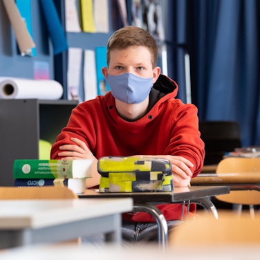 Maskenpflicht Schule Symbol