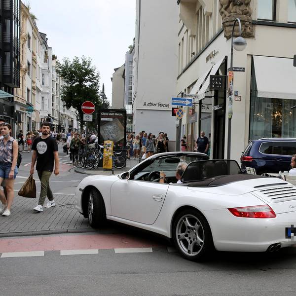 Ehrenstraße Autos