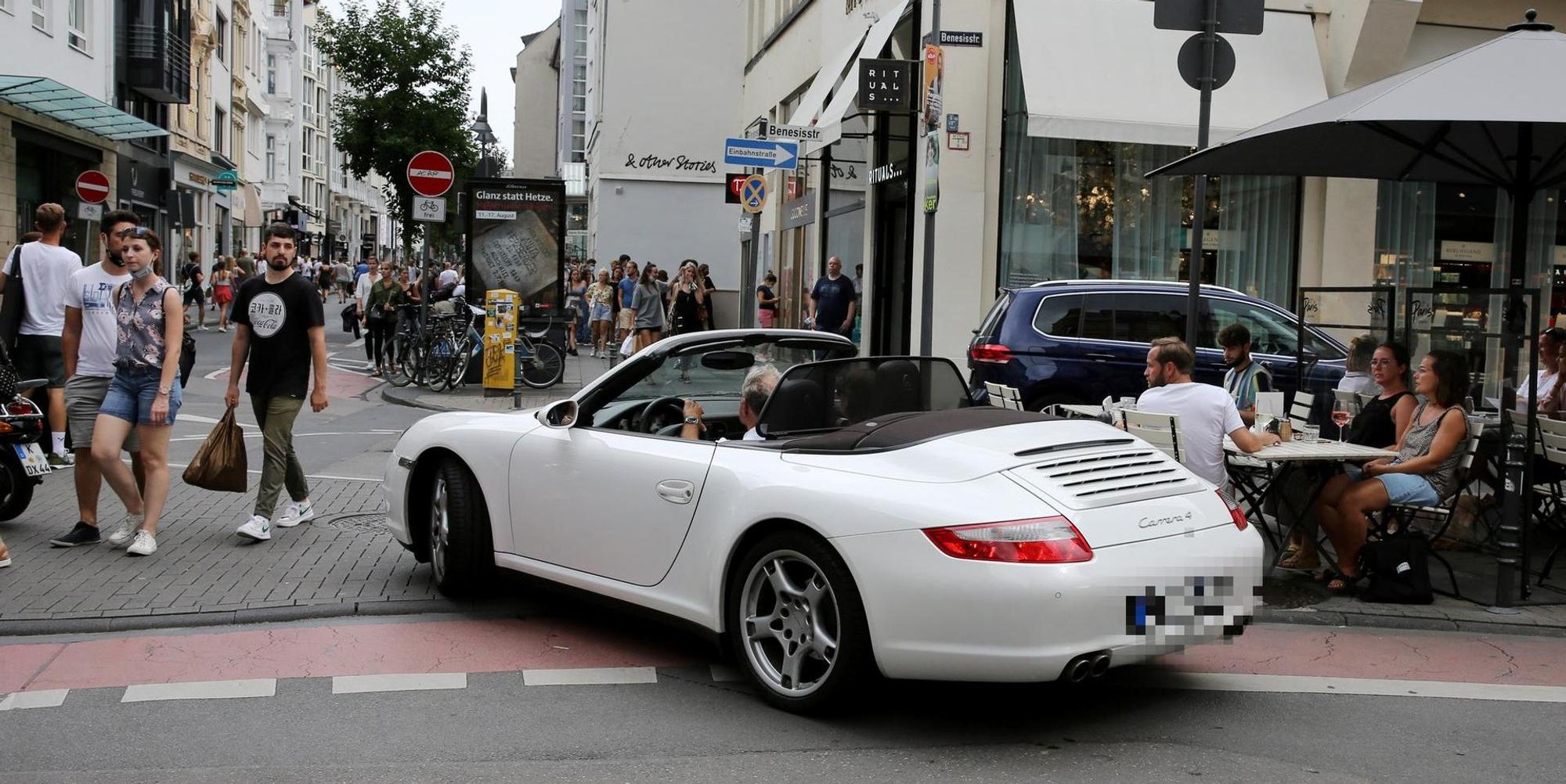 Ehrenstraße Autos