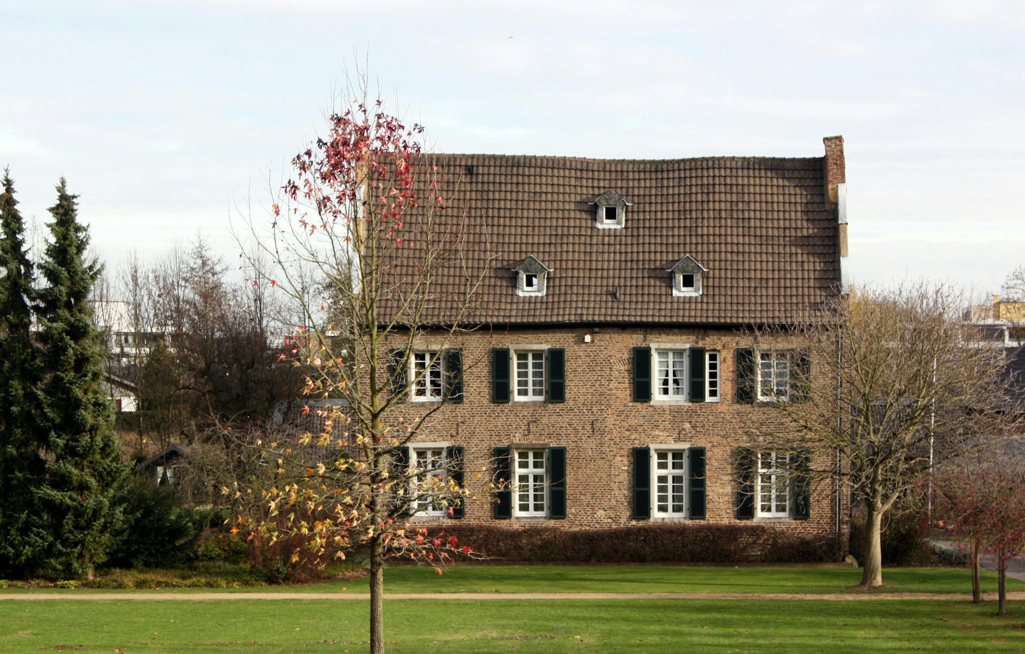 Roisdorf-ehem-Herrenhaus-Wolfsburg-Westseite