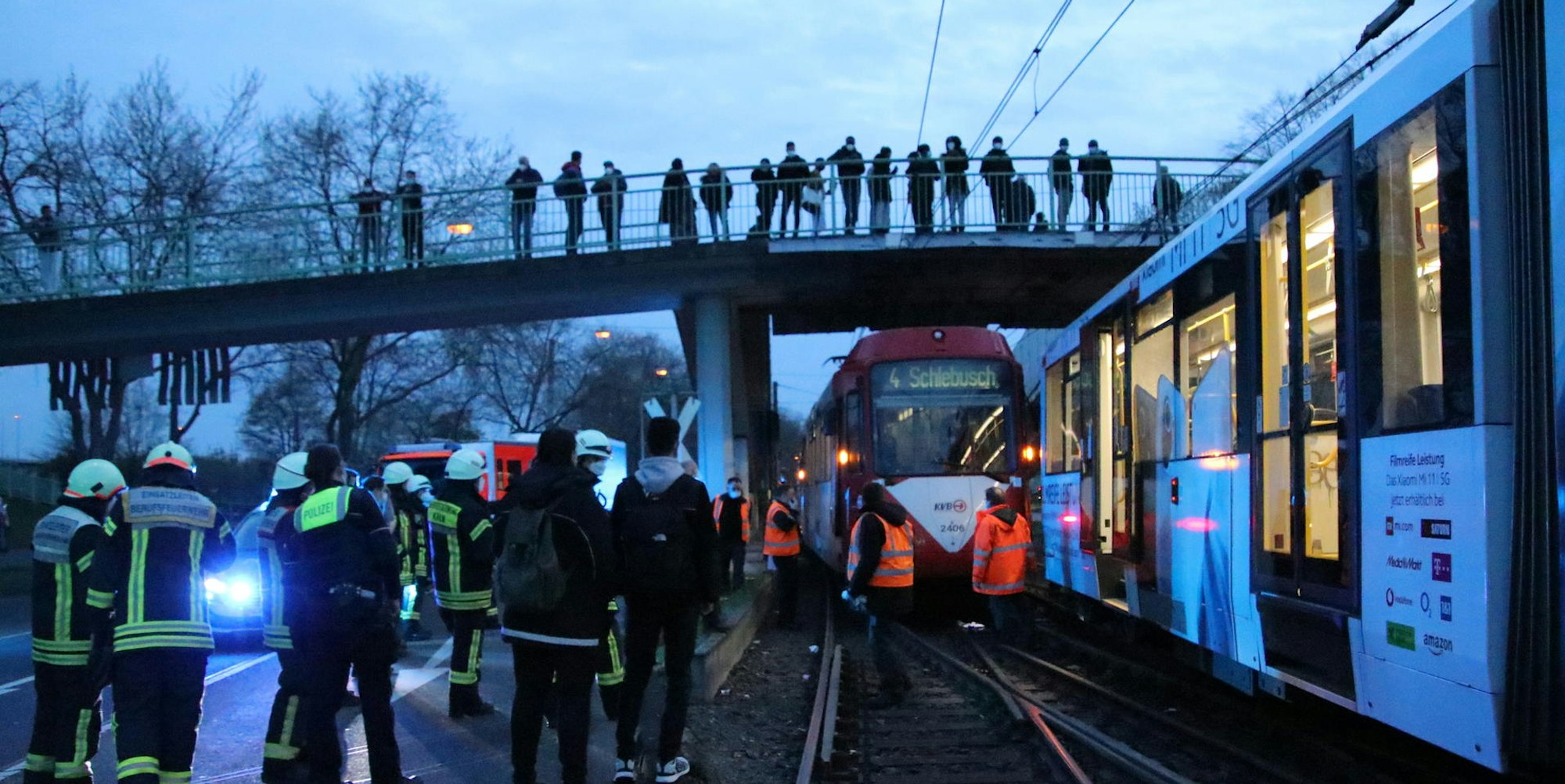 KVB Unfall LInie 3 und 4 zusammengestosen Pfaelzischer Ring Koeln_09