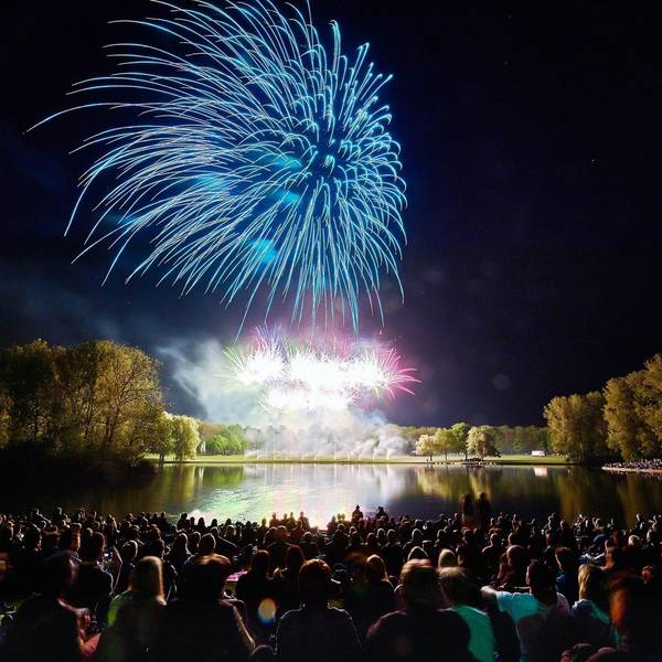 Rhein in Flammen dpa