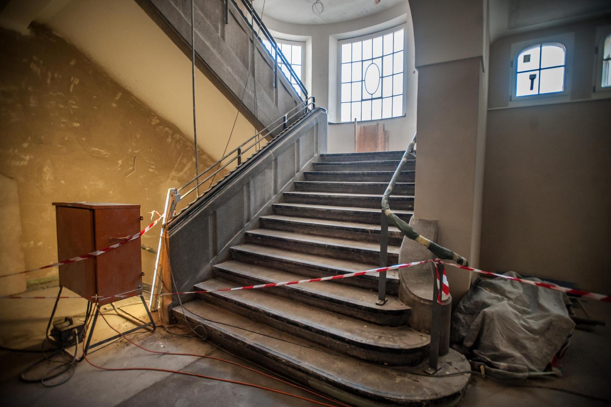 lev-hederich-treppe-leer