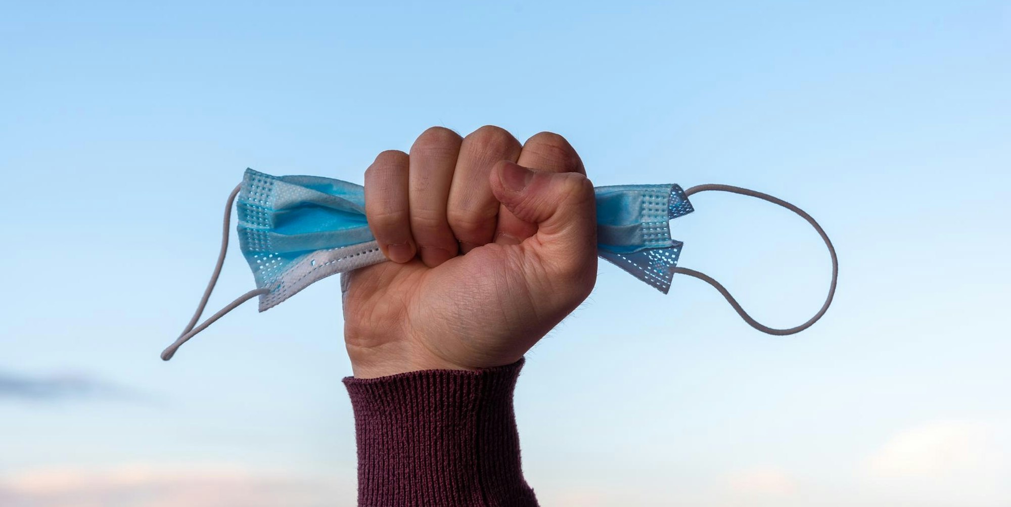 Maske in der Faust Getty Images