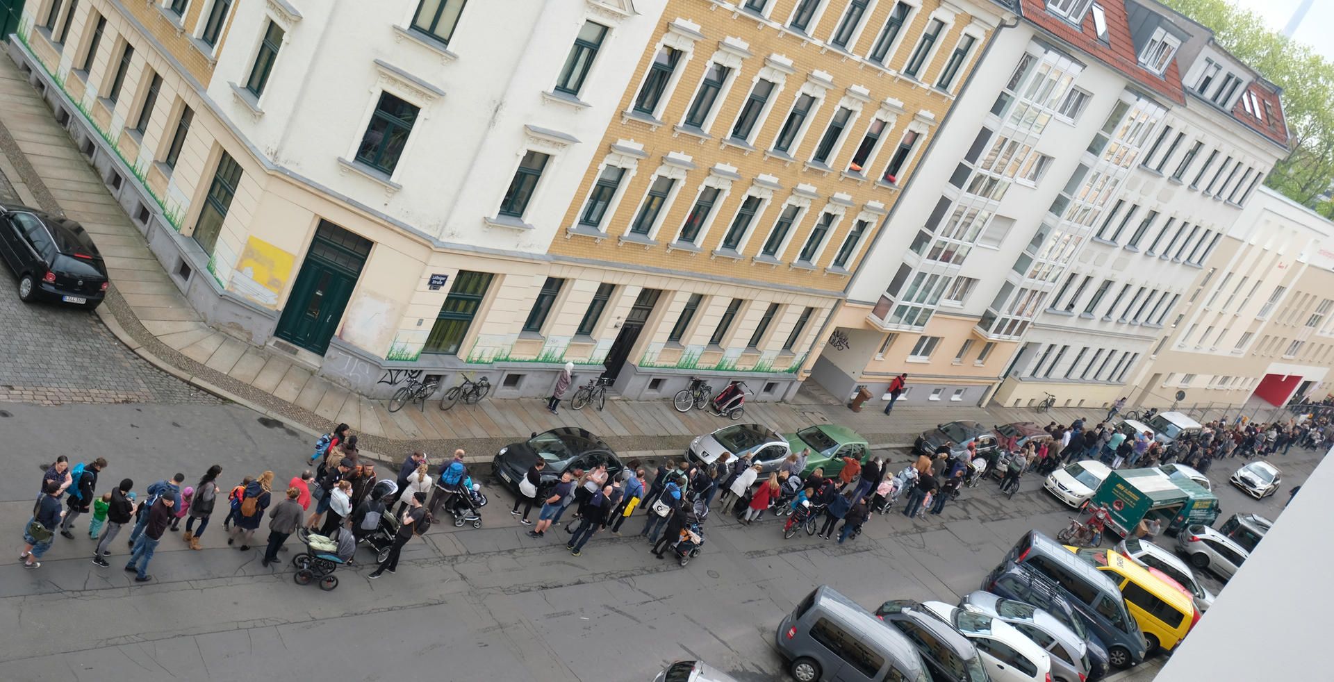 Leipzig Schlange vor Kita