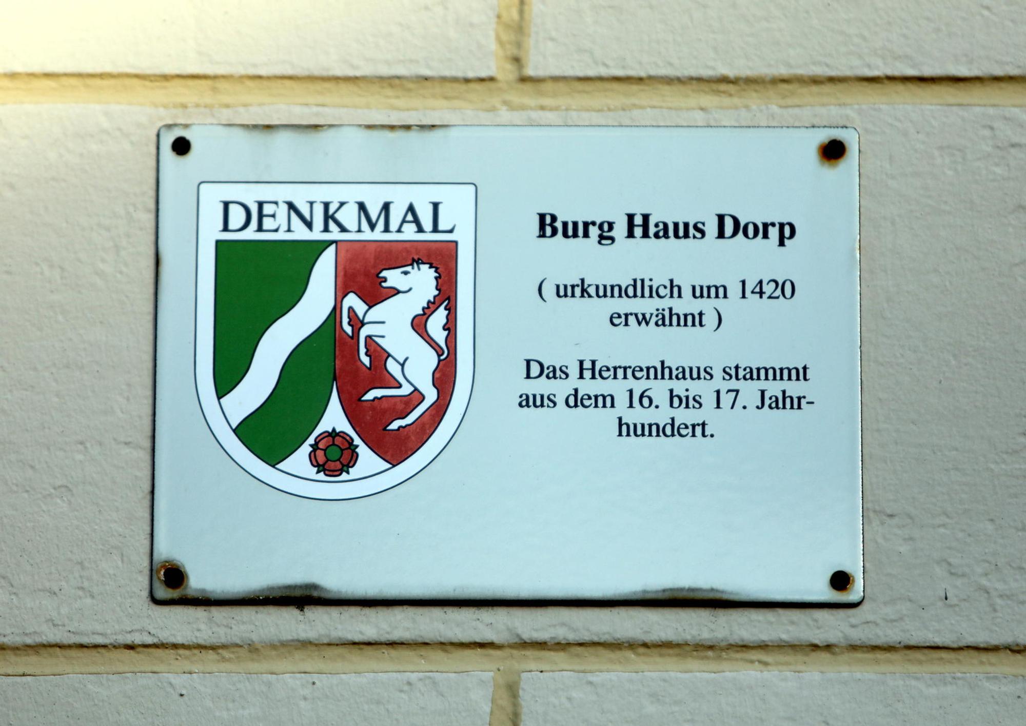 Hausdorp_Schild