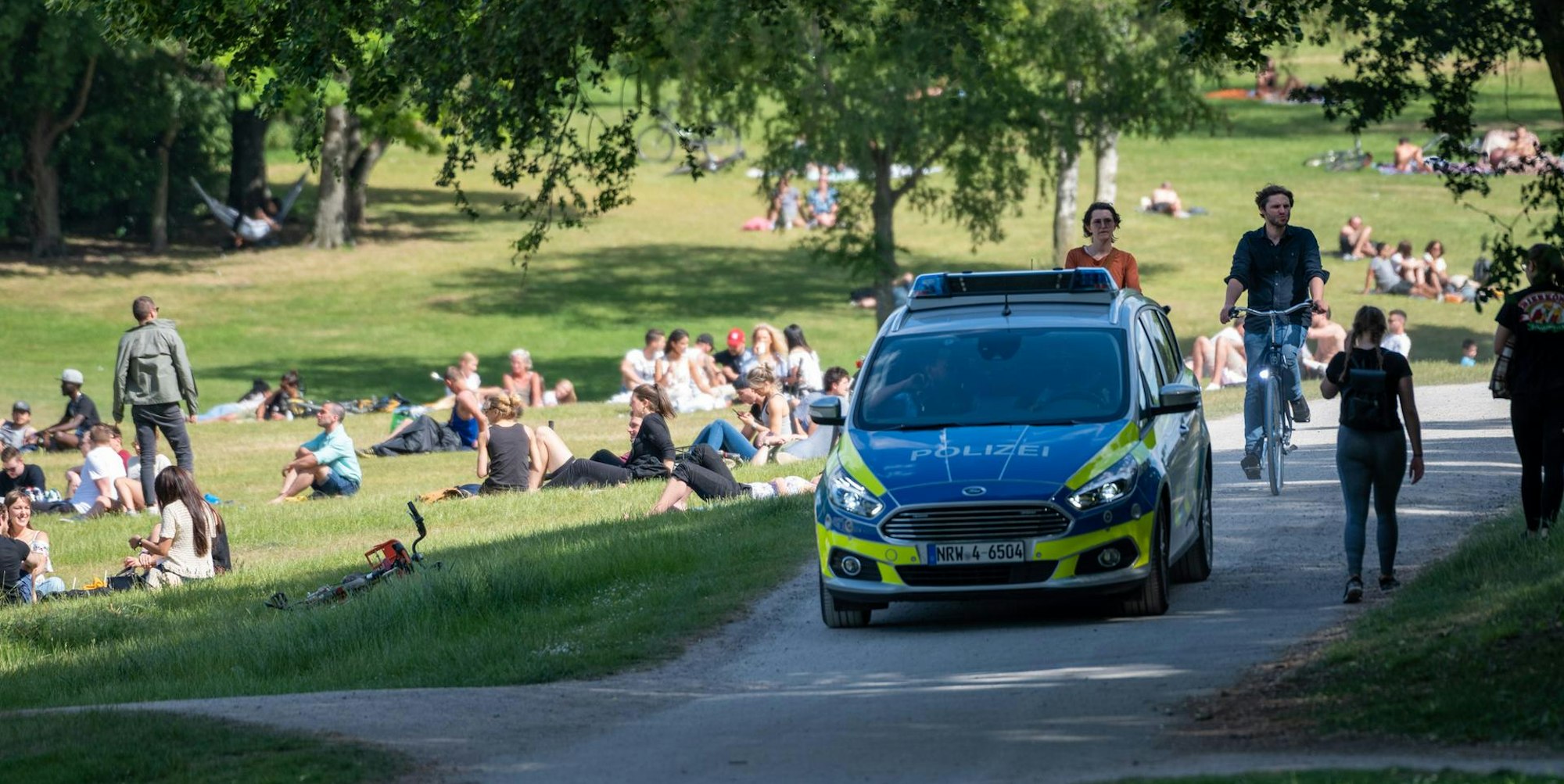 Polizei am Aachener Weiher