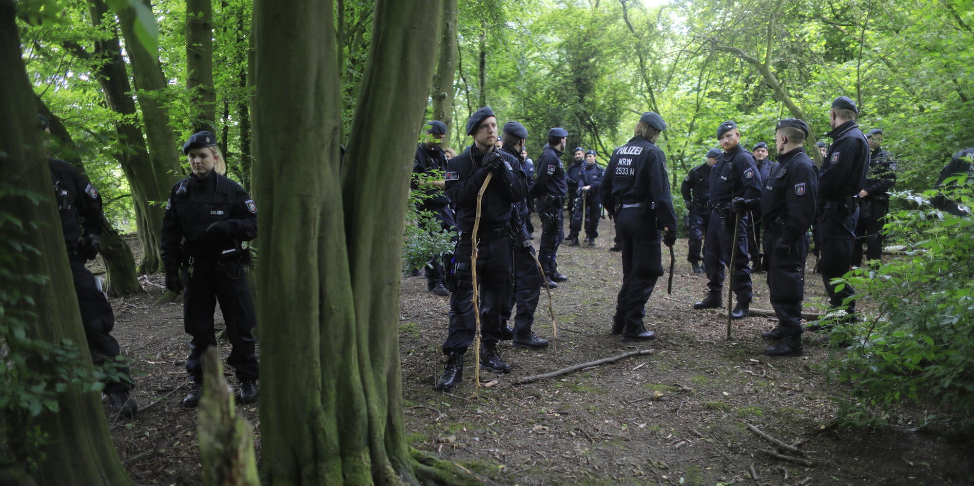 kra_waldsuchePolizei005