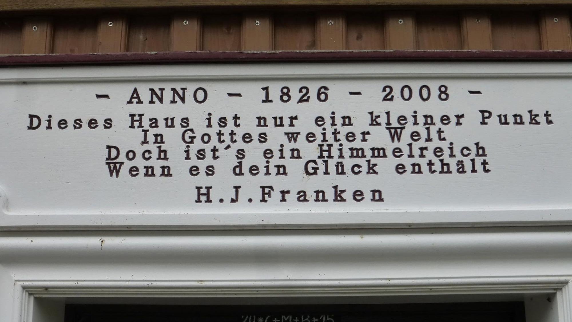 Schriftzug über einer Tür