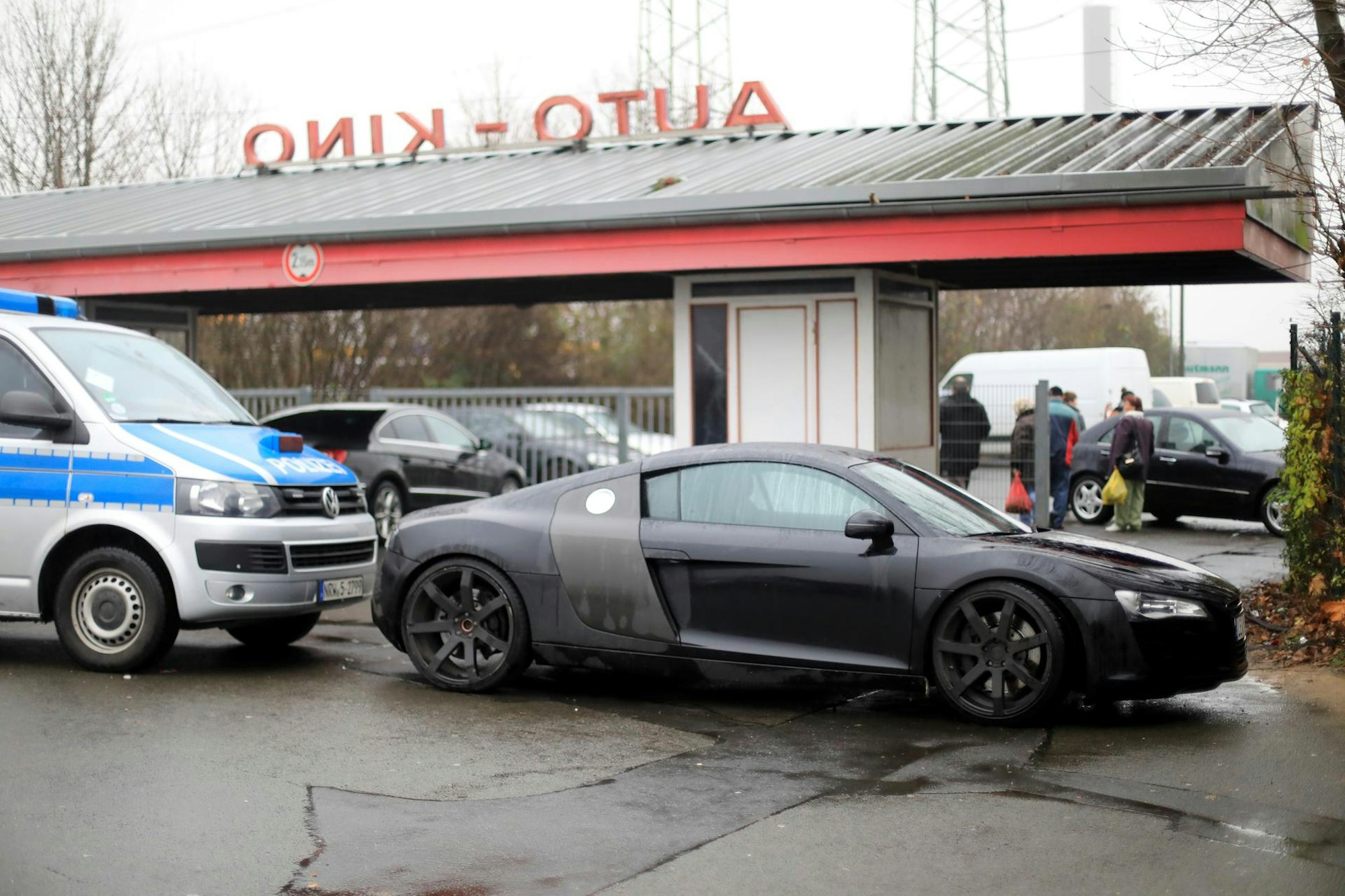 Razzia Porz Markt Polizei 171220 1