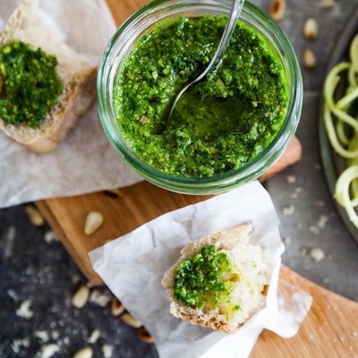 Bärlauch PestoGettyImages-677650286