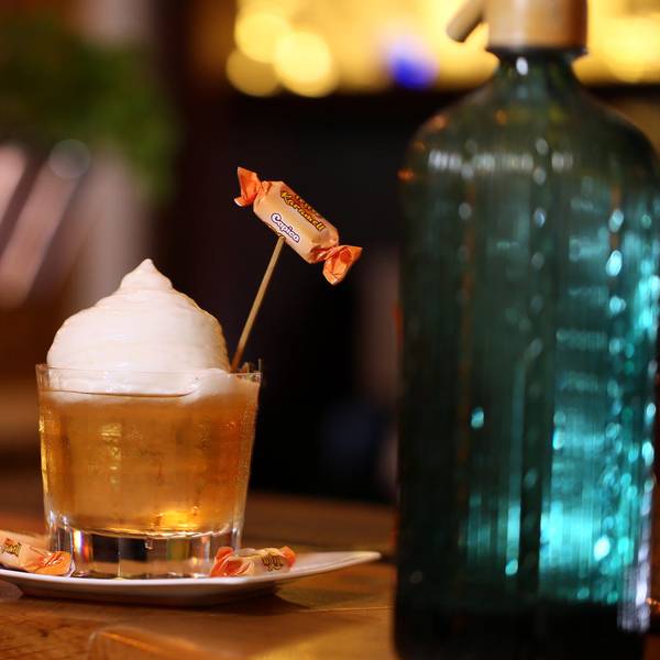 Cocktails für Karneval und danach Kamelle Old fashioned