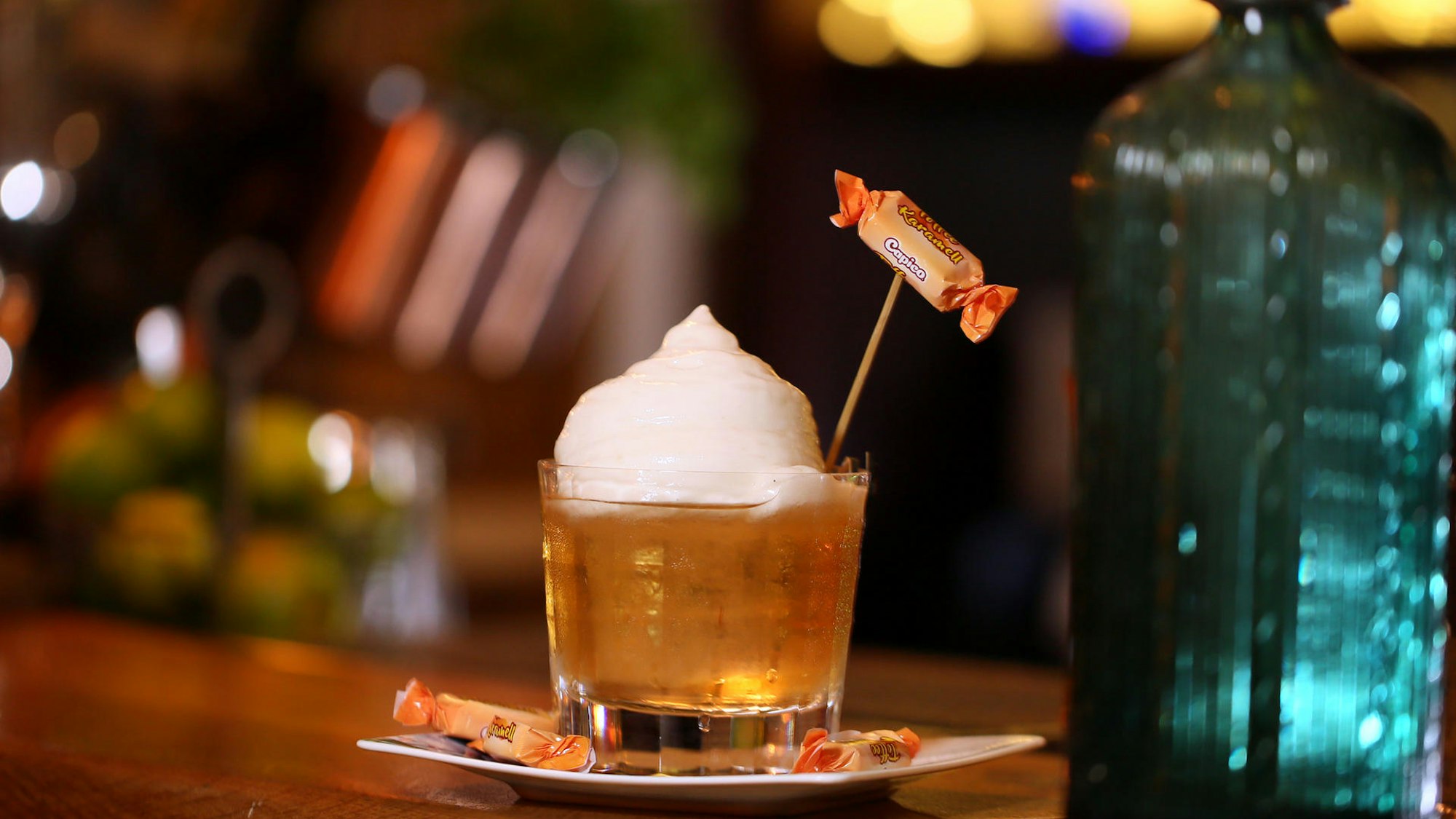 Cocktails für Karneval und danach Kamelle Old fashioned