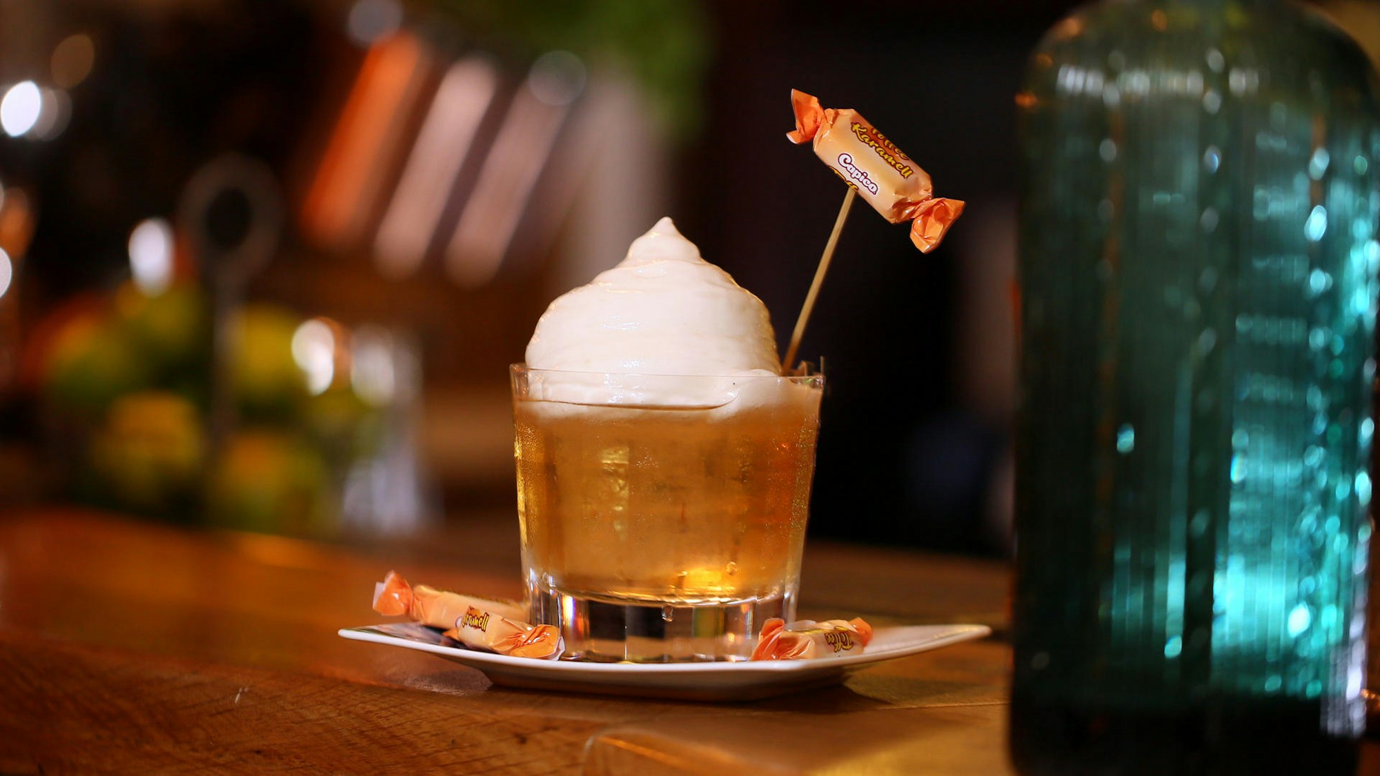 Cocktails für Karneval und danach Kamelle Old fashioned