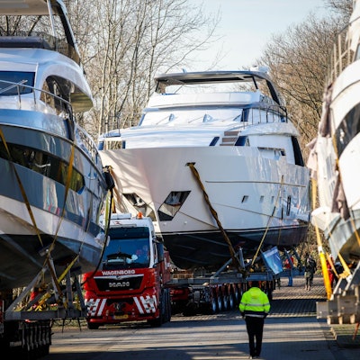 Sanlorenzo auf dem Weg in die Halle