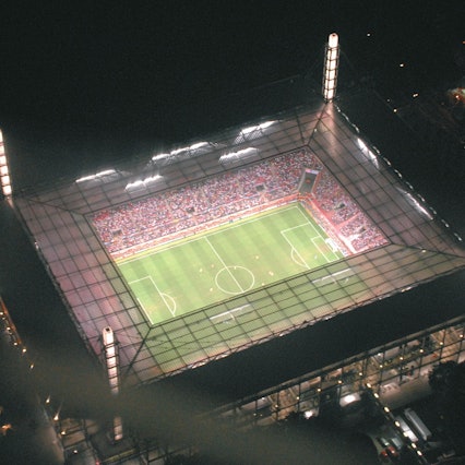 adventskranz-rheinenergiestadion001