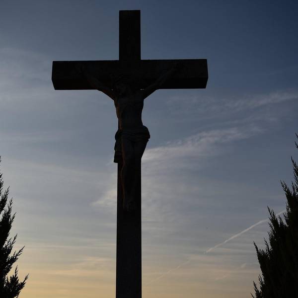 Kirche Kreuz Symbolbild