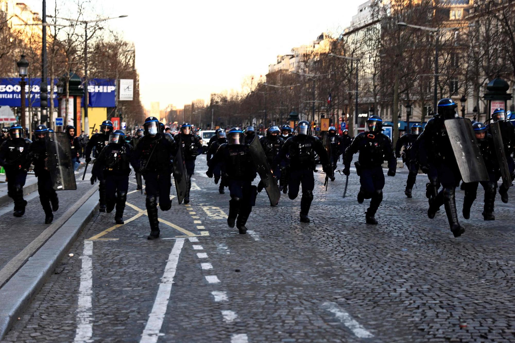 Paris Champs Elysees 120222