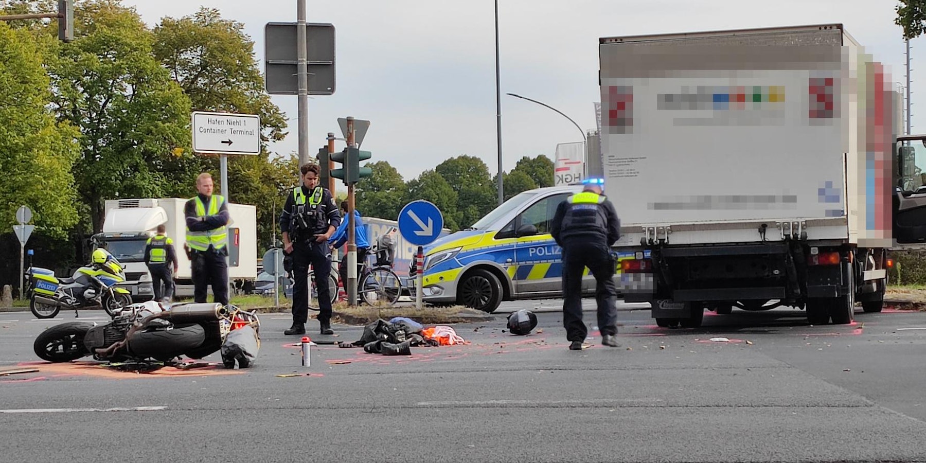 Unfall Lkw Motorrad Niehler Damm Jasmin