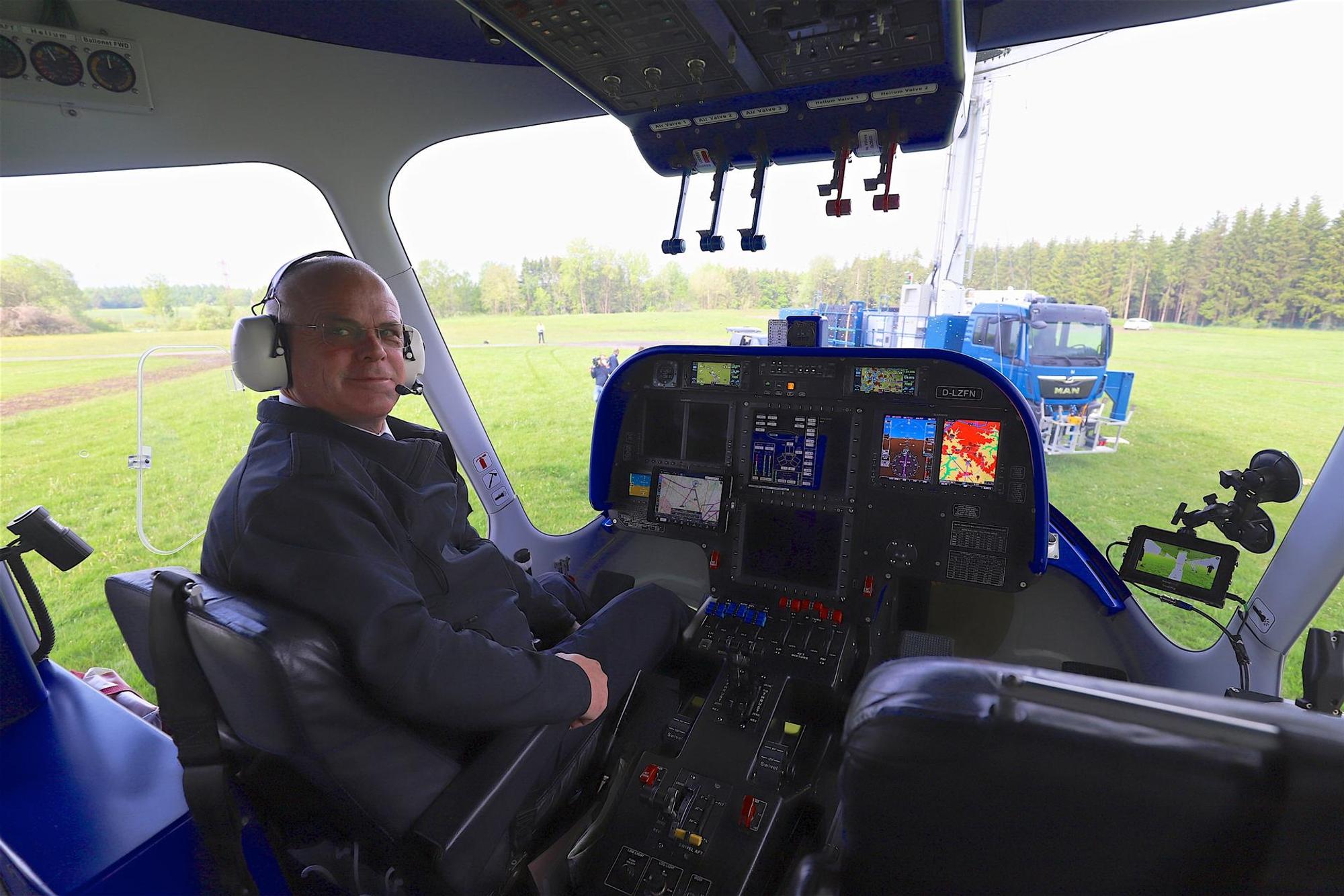 Zeppelin_Cockpit