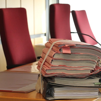 Amtsgericht_Siegburg_Gerichtssaal_Akten